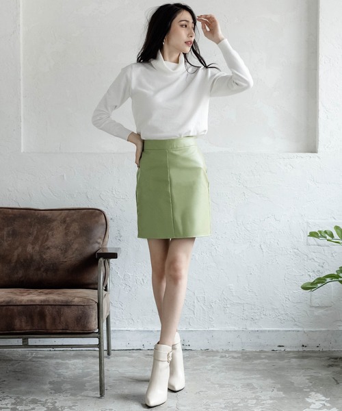 Julia Boutique(ジュリアブティック)の「ショート丈レザータイトスカート/21518(スカート・レディース・アイボリー/グリーン系/ブラック・SHORT)」の15枚目の写真