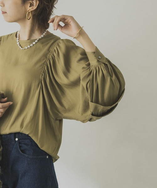 URBAN RESEARCH（アーバンリサーチ）の「タックボリュームスリーブブラウス（シャツ/ブラウス・レディース・ブラック/オフホワイト/ベージュ系その他・FREE）」の11枚目の写真