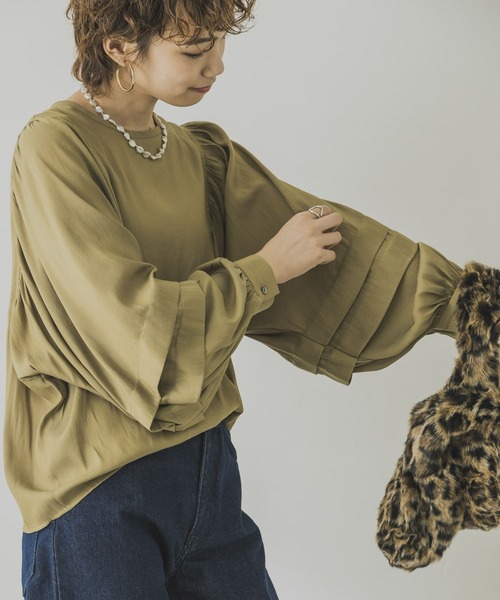 URBAN RESEARCH（アーバンリサーチ）の「タックボリュームスリーブブラウス（シャツ/ブラウス・レディース・ブラック/オフホワイト/ベージュ系その他・FREE）」の15枚目の写真