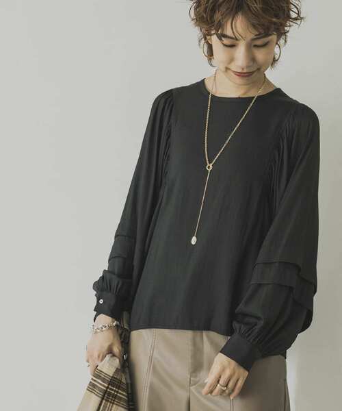 URBAN RESEARCH（アーバンリサーチ）の「タックボリュームスリーブブラウス（シャツ/ブラウス・レディース・ブラック/オフホワイト/ベージュ系その他・FREE）」の5枚目の写真