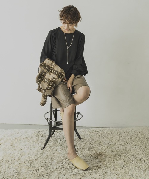 URBAN RESEARCH（アーバンリサーチ）の「タックボリュームスリーブブラウス（シャツ/ブラウス・レディース・ブラック/オフホワイト/ベージュ系その他・FREE）」の16枚目の写真