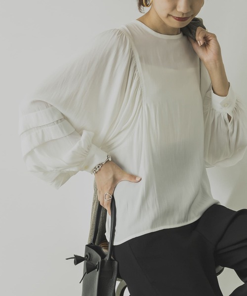 URBAN RESEARCH（アーバンリサーチ）の「タックボリュームスリーブブラウス（シャツ/ブラウス・レディース・ブラック/オフホワイト/ベージュ系その他・FREE）」の20枚目の写真