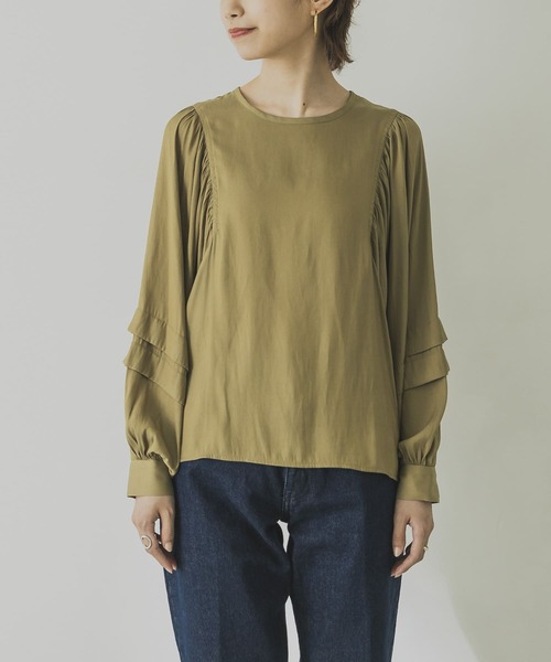 URBAN RESEARCH（アーバンリサーチ）の「タックボリュームスリーブブラウス（シャツ/ブラウス・レディース・ブラック/オフホワイト/ベージュ系その他・FREE）」の6枚目の写真