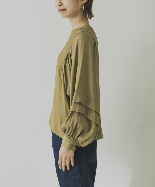 URBAN RESEARCH（アーバンリサーチ）の「タックボリュームスリーブブラウス（シャツ/ブラウス・レディース・ブラック/オフホワイト/ベージュ系その他・FREE）」の13枚目の写真