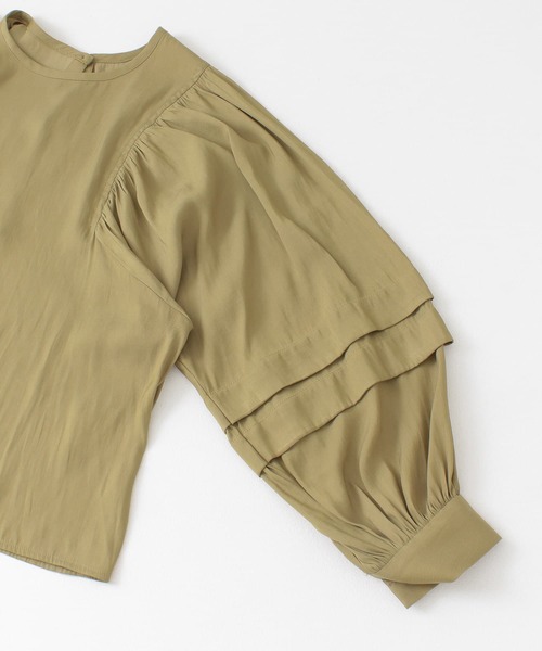 URBAN RESEARCH（アーバンリサーチ）の「タックボリュームスリーブブラウス（シャツ/ブラウス・レディース・ブラック/オフホワイト/ベージュ系その他・FREE）」の10枚目の写真