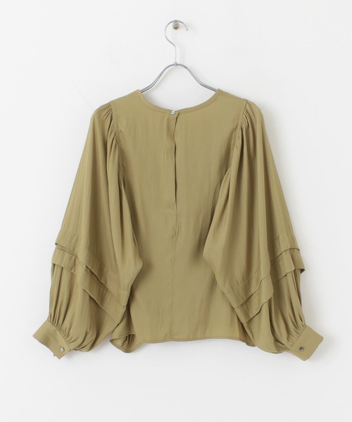 URBAN RESEARCH（アーバンリサーチ）の「タックボリュームスリーブブラウス（シャツ/ブラウス・レディース・ブラック/オフホワイト/ベージュ系その他・FREE）」の7枚目の写真