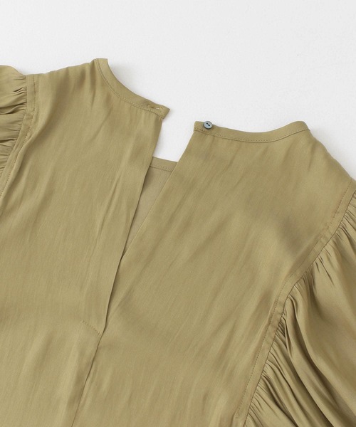 URBAN RESEARCH（アーバンリサーチ）の「タックボリュームスリーブブラウス（シャツ/ブラウス・レディース・ブラック/オフホワイト/ベージュ系その他・FREE）」の14枚目の写真