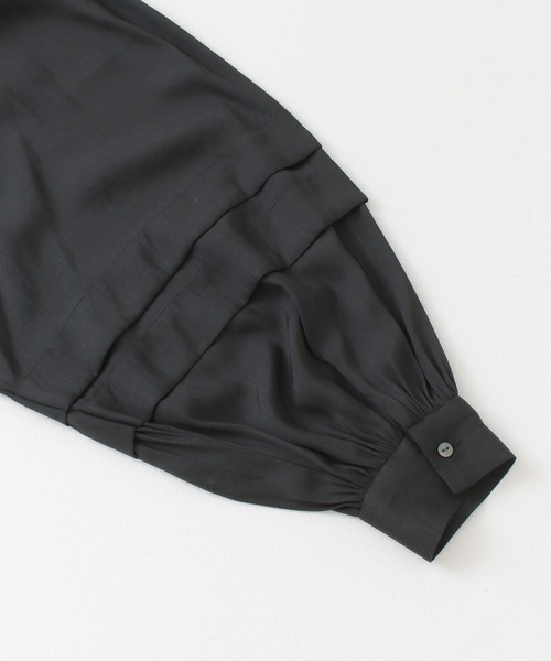 URBAN RESEARCH（アーバンリサーチ）の「タックボリュームスリーブブラウス（シャツ/ブラウス・レディース・ブラック/オフホワイト/ベージュ系その他・FREE）」の22枚目の写真