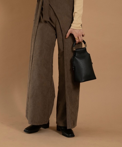 Amiur(エミレ)の「bucket handle bag(ハンドバッグ・レディース・ブラック/ベージュ/キャメル/アイボリー/ミント・FREE)」の6枚目の写真