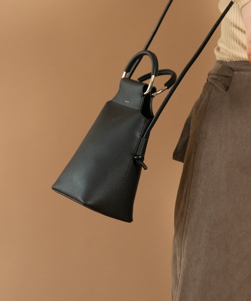 Amiur(エミレ)の「bucket handle bag(ハンドバッグ・レディース・ブラック/ベージュ/キャメル/アイボリー/ミント・FREE)」の9枚目の写真