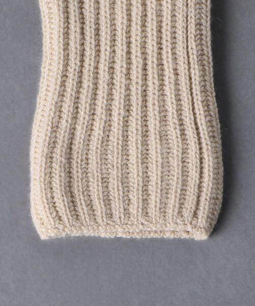 Johnstons of Elgin（ジョンストンズオブエルガン）の「＜JOHNSTONS（ジョンストンズ）＞カシミヤ リブ フィンガーレス グローブ（手袋・レディース・ダークグレー/ナチュラル/オフホワイト・FREE）」の5枚目の写真
