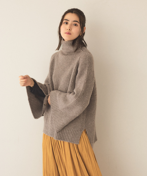 abahouse mavie(アバハウスマヴィ)の「ミニブークレ袖釦フレアニット(ニット/セーター・レディース・ダークグリーン/ダークベージュ/アイボリー・フリー)」の3枚目の写真