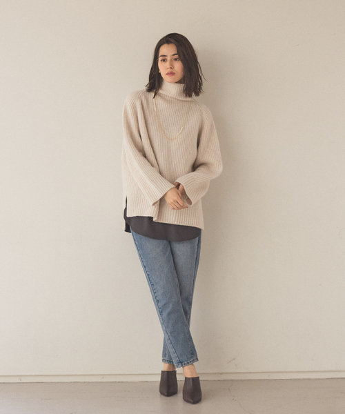 abahouse mavie(アバハウスマヴィ)の「ミニブークレ袖釦フレアニット(ニット/セーター・レディース・ダークグリーン/ダークベージュ/アイボリー・フリー)」の5枚目の写真