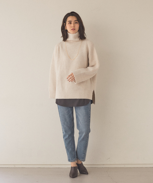 abahouse mavie(アバハウスマヴィ)の「ミニブークレ袖釦フレアニット(ニット/セーター・レディース・ダークグリーン/ダークベージュ/アイボリー・フリー)」の6枚目の写真