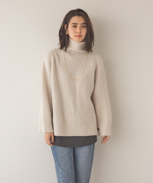 abahouse mavie(アバハウスマヴィ)の「ミニブークレ袖釦フレアニット(ニット/セーター・レディース・ダークグリーン/ダークベージュ/アイボリー・フリー)」の8枚目の写真