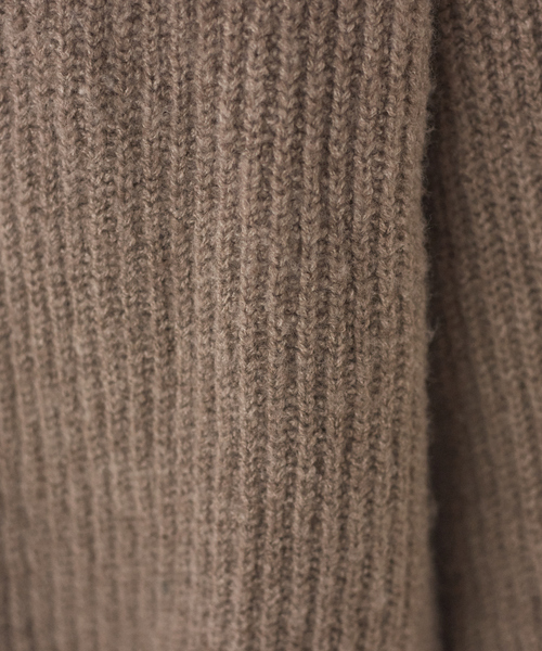 abahouse mavie(アバハウスマヴィ)の「ミニブークレ袖釦フレアニット(ニット/セーター・レディース・ダークグリーン/ダークベージュ/アイボリー・フリー)」の15枚目の写真