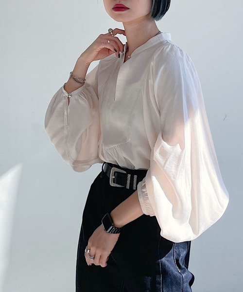 PAGEBOY（ページボーイ）の「スクエアパッチボリュームブラウス（シャツ/ブラウス・レディース・ブラック/ブルー/オフホワイト/グレイッシュベージュ・FREE）」の2枚目の写真