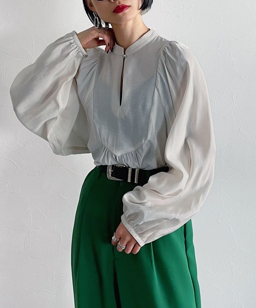 PAGEBOY（ページボーイ）の「スクエアパッチボリュームブラウス（シャツ/ブラウス・レディース・ブラック/ブルー/オフホワイト/グレイッシュベージュ・FREE）」の4枚目の写真