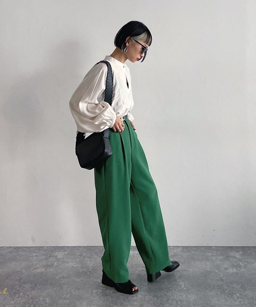 PAGEBOY（ページボーイ）の「スクエアパッチボリュームブラウス（シャツ/ブラウス・レディース・ブラック/ブルー/オフホワイト/グレイッシュベージュ・FREE）」の12枚目の写真