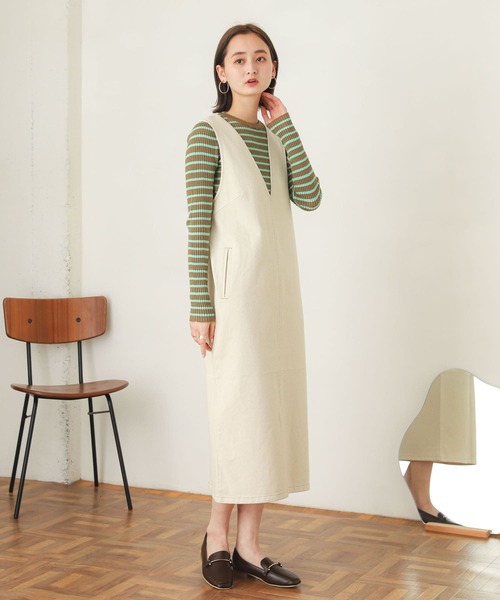 SENSE OF PLACE by URBAN RESEARCH（センスオブプレイスバイアーバンリサーチ）の「Vネックデニムジャンパースカート（ジャンパースカート・レディース・アイボリー/ブラック/ワンウォッシュ・ONE）」の9枚目の写真