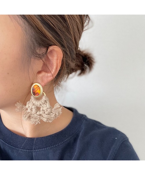 tone（トーン）の「【marihori】アンティーク　マットゴールド　タッセルピアス(MA)（ピアス（両耳用）・レディース・ブラック/カーキ/ベージュ・FREE）」の2枚目の写真