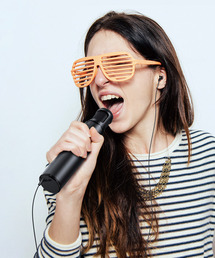 RELAX（リラックス）の「〈RELAX/リラックス〉場所を選ばずカラオケが楽しめる! Microphone & Speaker iSONG/アイソング（その他雑貨）」