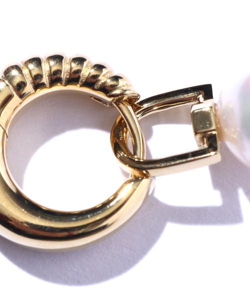 MARIA BLACK（マリアブラック）の「MARIA BLACK/マリアブラック SAMBA HUGGIE GOLD HP バロックパール 片耳用 フープピアス（ピアス（両耳用）・レディース・ゴールド・ONE SIZE）」の3枚目の写真