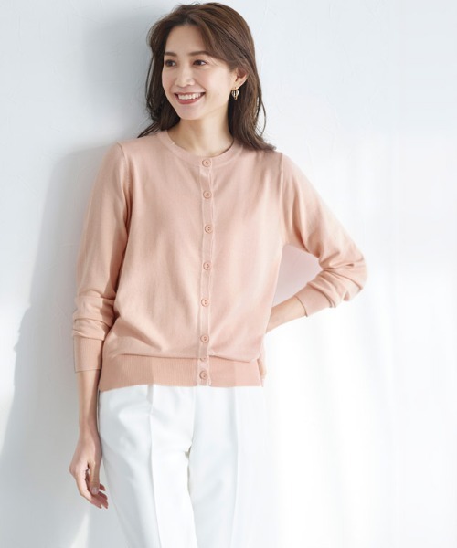 Pierrot（ピエロ）の「シルクタッチウォッシャブルニットカーディガン　クルーネック（カーディガン/ボレロ・レディース・ブラック/ネイビー/オフホワイト/ブルー/ラベンダー/ピンクベージュ/グレイッシュベージュ/ホワイト×ブラック/パープル系その他/ブルー系その他/グレー/イエロー/オレンジ/杢グレー/ライトピンク・M/L）」の13枚目の写真