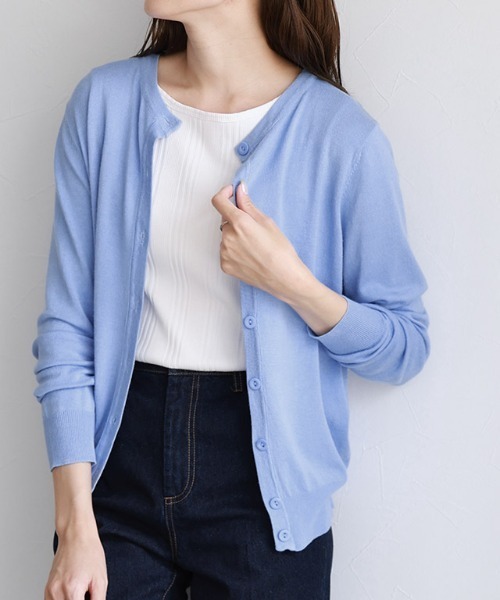 Pierrot（ピエロ）の「シルクタッチウォッシャブルニットカーディガン　クルーネック（カーディガン/ボレロ・レディース・ブラック/ネイビー/オフホワイト/ブルー/ラベンダー/ピンクベージュ/グレイッシュベージュ/ホワイト×ブラック/パープル系その他/ブルー系その他/グレー/イエロー/オレンジ/杢グレー/ライトピンク・M/L）」の8枚目の写真