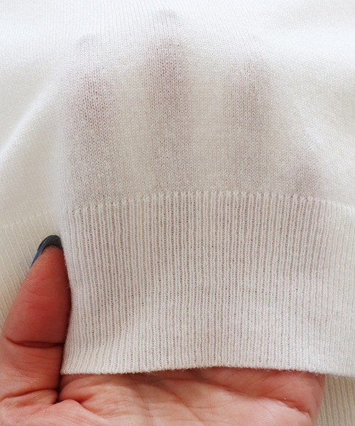 Pierrot（ピエロ）の「シルクタッチウォッシャブルニットカーディガン　クルーネック（カーディガン/ボレロ・レディース・ブラック/ネイビー/オフホワイト/ブルー/ラベンダー/ピンクベージュ/グレイッシュベージュ/ホワイト×ブラック/パープル系その他/ブルー系その他/グレー/イエロー/オレンジ/杢グレー/ライトピンク・M/L）」の16枚目の写真