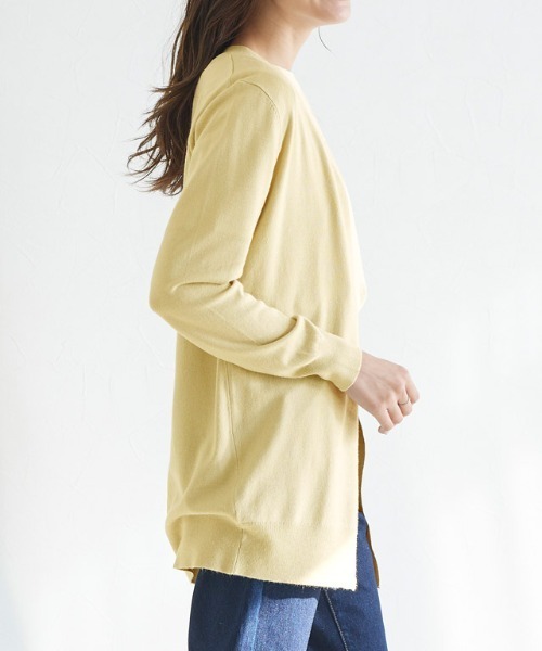 Pierrot（ピエロ）の「シルクタッチウォッシャブルニットカーディガン　クルーネック（カーディガン/ボレロ・レディース・ブラック/ネイビー/オフホワイト/ブルー/ラベンダー/ピンクベージュ/グレイッシュベージュ/ホワイト×ブラック/パープル系その他/ブルー系その他/グレー/イエロー/オレンジ/杢グレー/ライトピンク・M/L）」の21枚目の写真