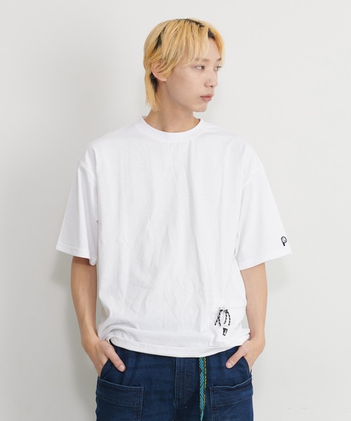 PEN FIELD(ペンフィールド)の「Penfield/ペンフィールド ワンポイント ブランドロゴ刺繍 綿100% ビックシルエット ドロップショルダー サイドポケット付 半袖 Tシャツ(Tシャツ/カットソー・メンズ・ホワイト/ブラック/ベージュ/ネイビー・LL/M/L)」の5枚目の写真