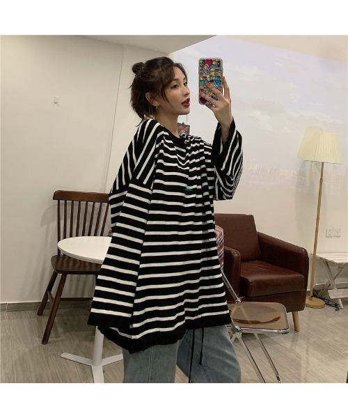 DEVICE(デバイス)の「ボリュームスリーブ ビッグシルエットボーダースウェット トレーナー(スウェット・レディース・ホワイト/ブラック・FREE)」の4枚目の写真