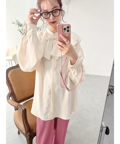 JUMELLE（ジュメロ）の「ラッフルカラーブラウス（シャツ/ブラウス・レディース・ベージュ・FREE）」の2枚目の写真