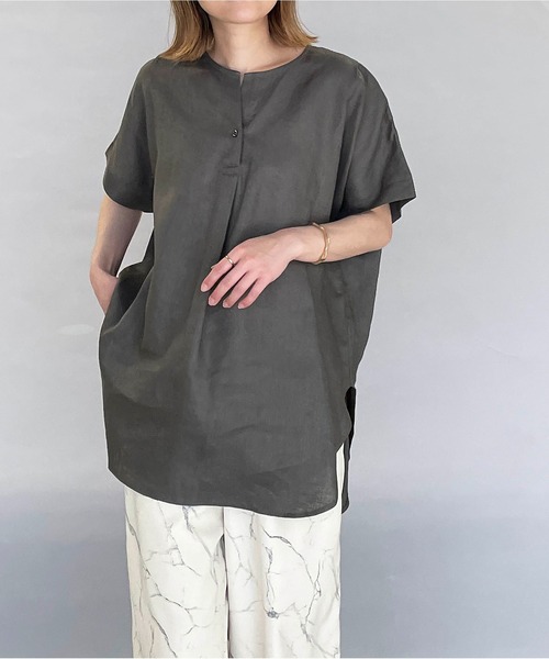 PICCIN（ピッチン）の「フレンチリネンチュニック（シャツ/ブラウス・レディース・ブラック/オフホワイト/カーキ/ブルー系その他/グレイッシュベージュ・M/L）」の4枚目の写真