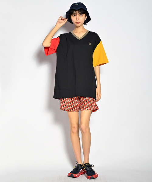 ALDIES(アールディーズ)の「V Neck Big Cut / Vネックビッグカット(Tシャツ/カットソー・メンズ・ブラック/レッド/マルチ・FREE)」の13枚目の写真