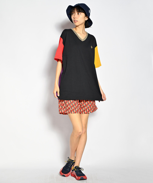 ALDIES(アールディーズ)の「V Neck Big Cut / Vネックビッグカット(Tシャツ/カットソー・メンズ・ブラック/レッド/マルチ・FREE)」の14枚目の写真