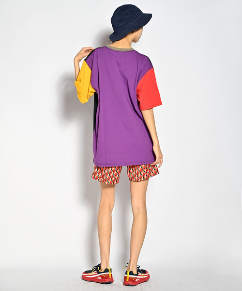 ALDIES(アールディーズ)の「V Neck Big Cut / Vネックビッグカット(Tシャツ/カットソー・メンズ・ブラック/レッド/マルチ・FREE)」の15枚目の写真