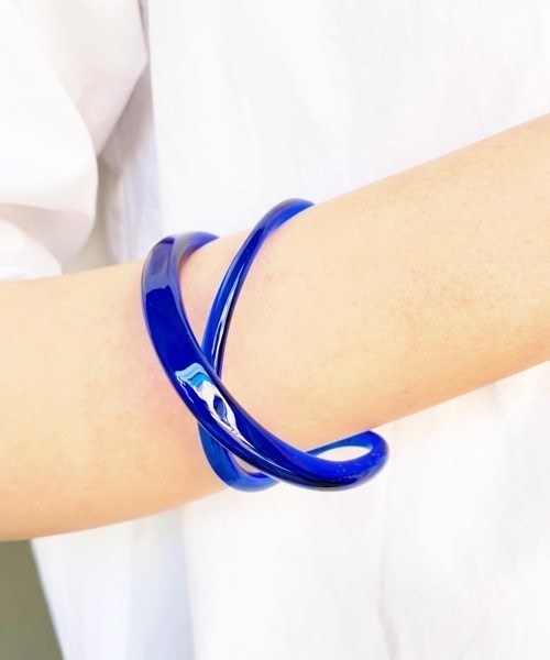 tone(トーン)の「【KuKuLu TOKYO】cross bangle(バングル/リストバンド・レディース・スカイブルー/ブラック/パープル/ブラウン/イエロー/オレンジ/ブルー/グリーン/クリア・FREE)」の5枚目の写真