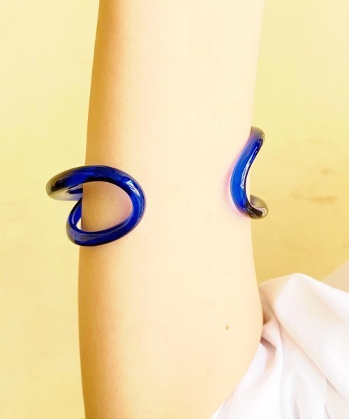 tone(トーン)の「【KuKuLu TOKYO】cross bangle(バングル/リストバンド・レディース・スカイブルー/ブラック/パープル/ブラウン/イエロー/オレンジ/ブルー/グリーン/クリア・FREE)」の16枚目の写真
