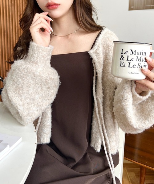 moment+（モーメントプラス）の「カットジョーゼットスリットキャミワンピース（ワンピース・レディース・ブラック/アイボリー/グレイッシュベージュ/ブラウン/チャコールグレー・S/M/L）」の4枚目の写真