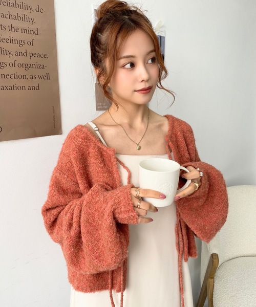 moment+（モーメントプラス）の「カットジョーゼットスリットキャミワンピース（ワンピース・レディース・ブラック/アイボリー/グレイッシュベージュ/ブラウン/チャコールグレー・S/M/L）」の2枚目の写真