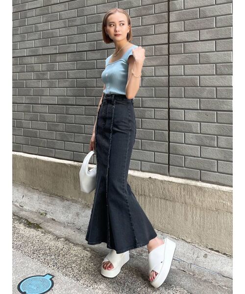 EMODA(エモダ)の「スイッチングマーメイドデニムスカート(スカート・レディース・ライトブルー/ブラック・SMALL/MEDIUM)」の14枚目の写真