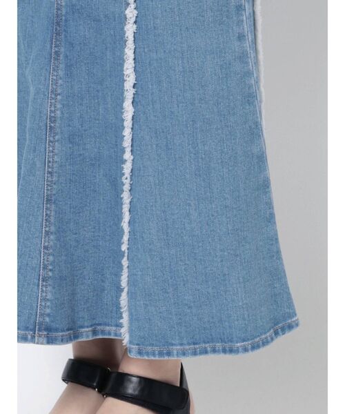 EMODA(エモダ)の「スイッチングマーメイドデニムスカート(スカート・レディース・ライトブルー/ブラック・SMALL/MEDIUM)」の7枚目の写真