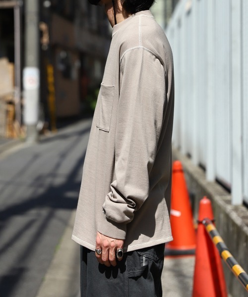 marka（マーカ）の「marka / マーカ：POCKET TEE L/S - 60//2 organic cotton compact knit -：M22C-03CS02C[COR]（Tシャツ/カットソー・メンズ・グリーン/ブラック/ベージュ・3/1/2）」の4枚目の写真