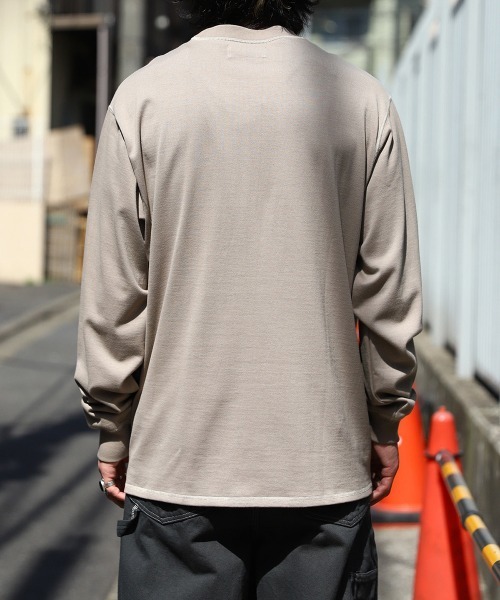 marka（マーカ）の「marka / マーカ：POCKET TEE L/S - 60//2 organic cotton compact knit -：M22C-03CS02C[COR]（Tシャツ/カットソー・メンズ・グリーン/ブラック/ベージュ・3/1/2）」の8枚目の写真