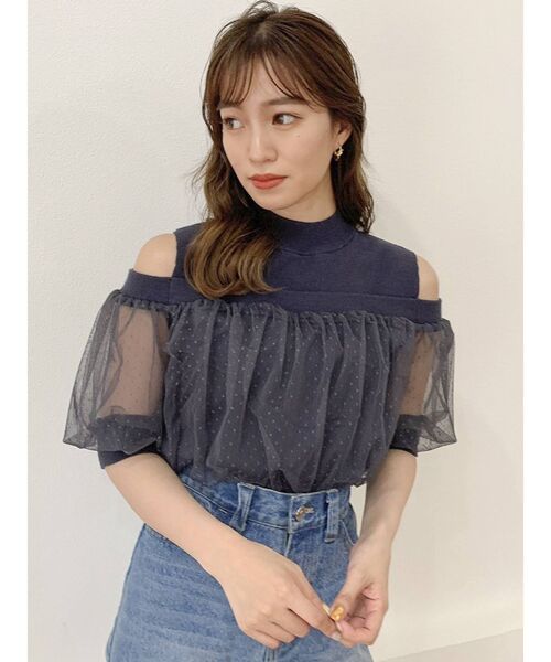 dazzlin（ダズリン）の「オフショルドッキングバルーンニットトップス