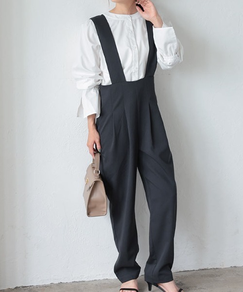 KOBE LETTUCE(コウベレタス)の「ハイウエストテーパードサロペット(サロペット/オーバーオール・レディース・ブラック/ベージュ/グレー/グレイッシュベージュ・FREE)」の2枚目の写真