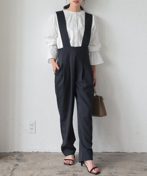 KOBE LETTUCE(コウベレタス)の「ハイウエストテーパードサロペット(サロペット/オーバーオール・レディース・ブラック/ベージュ/グレー/グレイッシュベージュ・FREE)」の13枚目の写真