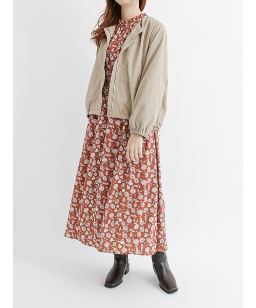 Te chichi TERRASSE（テチチテラス）の「【日比谷花壇コラボ】ノーカラーブルゾン（ブルゾン・レディース・ベージュ/ネイビー・ﾌﾘ-）」の3枚目の写真